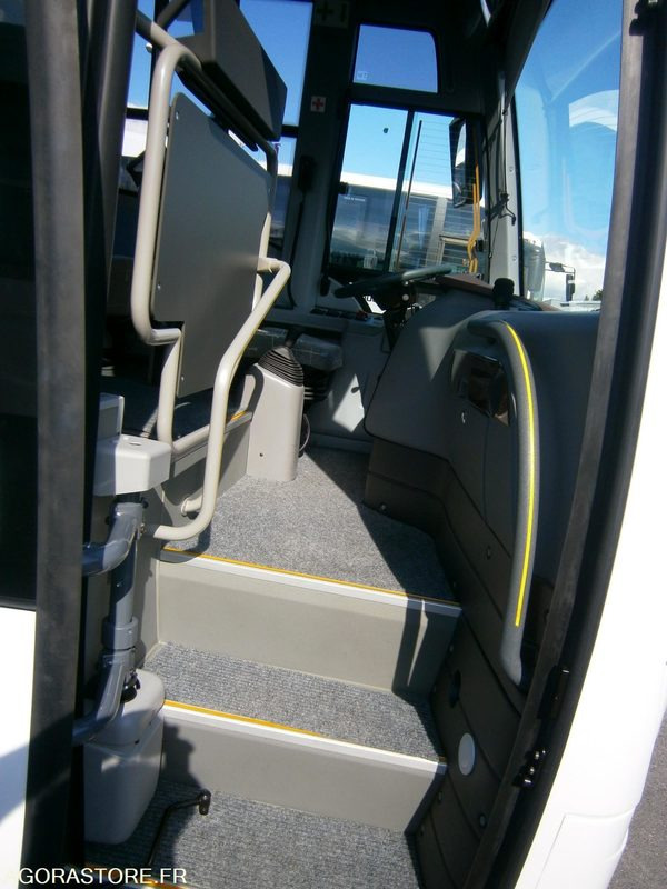 Car Isuzu Turquoise - 2017 - 110 000 km - حافلة مدرسية: صور 4 Car Isuzu Turquoise - 2017 - 110 000 km - حافلة مدرسية: صور 4