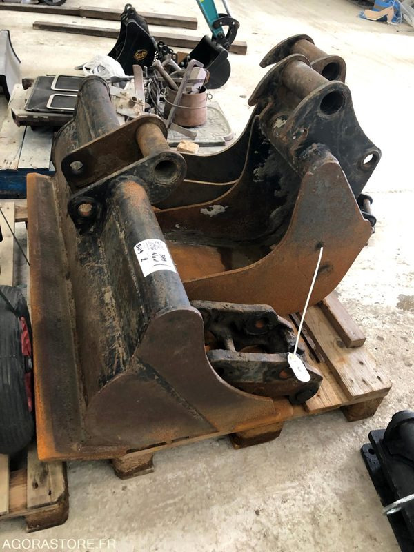 Coupleur et 3 Godets pour pelle 3 - 4.5 T - قطع الغيار - آلات البناء: صور 1 Coupleur et 3 Godets pour pelle 3 - 4.5 T - قطع الغيار - آلات البناء: صور 1
