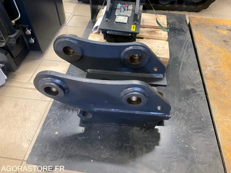 Coupleur hydraulique + 3 godets Neufs pour pelle 6T - معدات البناء: صور 3 Coupleur hydraulique + 3 godets Neufs pour pelle 6T - معدات البناء: صور 3