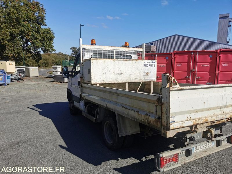 FOURGON BENNE - IVECO - DAILY 35C13 - 2011 / 264350 KM - BJ028EC - قلاب صغير: صور 4 FOURGON BENNE - IVECO - DAILY 35C13 - 2011 / 264350 KM - BJ028EC - قلاب صغير: صور 4