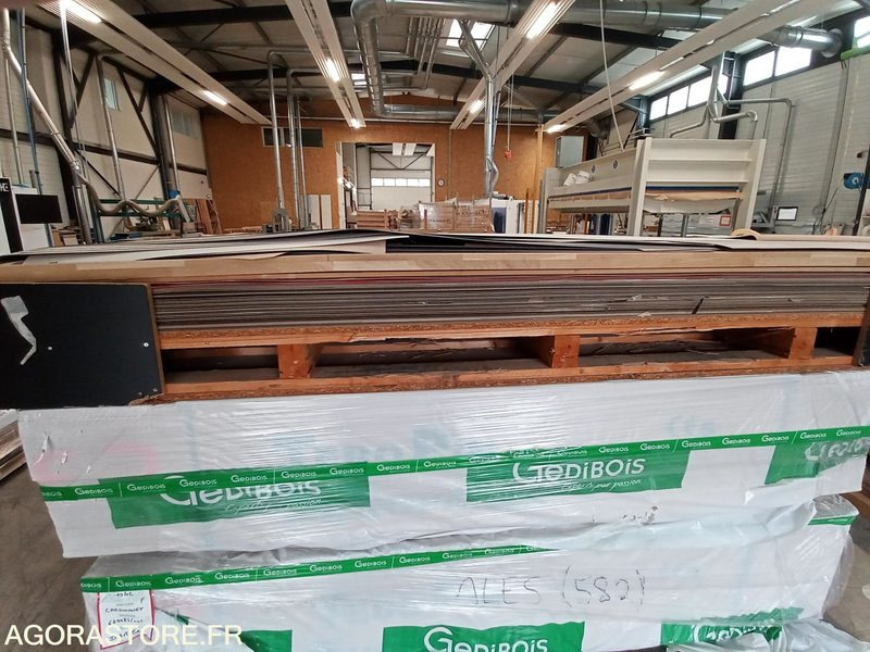 Feuilles de stratifié EGGER et POLYREY - الأدوات والمعدات: صور 2 Feuilles de stratifié EGGER et POLYREY - الأدوات والمعدات: صور 2