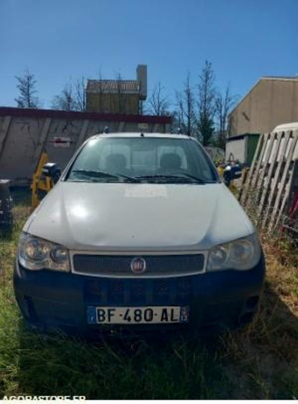 Fiat Strada 94607 kms 2010 - شاحنة البيك أب: صور 1 Fiat Strada 94607 kms 2010 - شاحنة البيك أب: صور 1