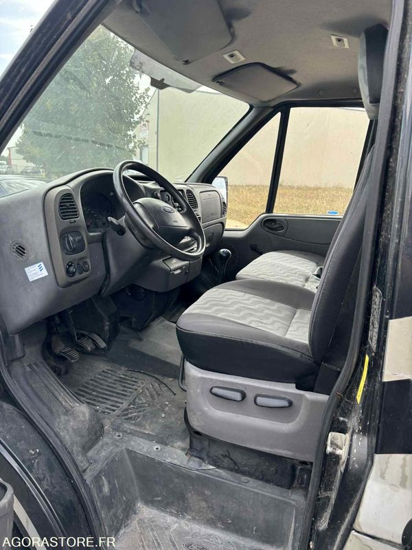 Fourgon FORD - Transport de 2 Chevaux - 2004 - 137 510 KM - فان: صور 5 Fourgon FORD - Transport de 2 Chevaux - 2004 - 137 510 KM - فان: صور 5