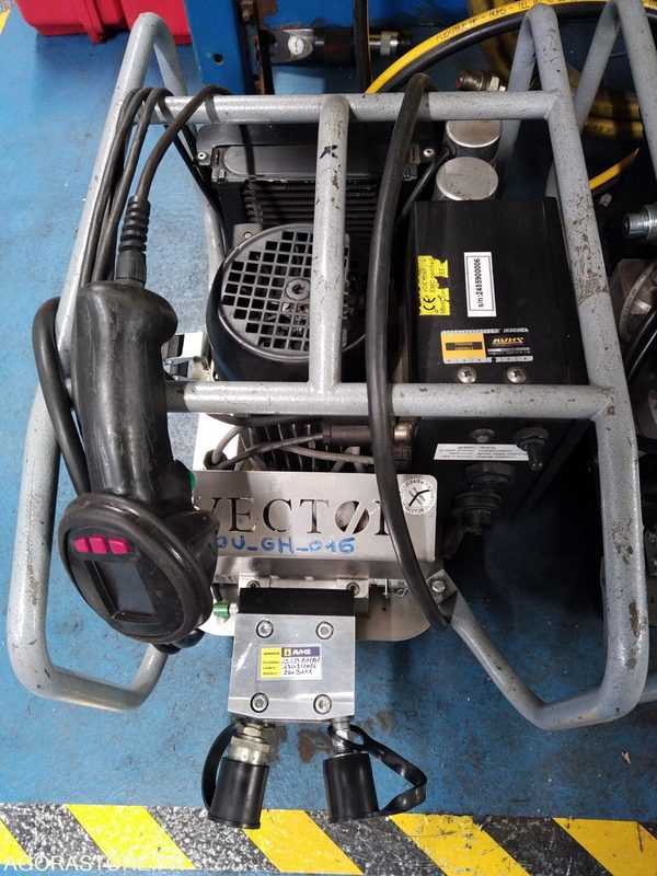 GROUPE HYDRAULIQUE POUR SERRAGE - الأدوات والمعدات: صور 1 GROUPE HYDRAULIQUE POUR SERRAGE - الأدوات والمعدات: صور 1