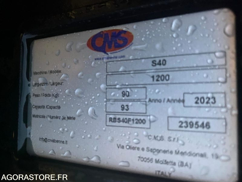 Godet Curage 1200mm S40 NEUF - قطع الغيار - آلات البناء: صور 3 Godet Curage 1200mm S40 NEUF - قطع الغيار - آلات البناء: صور 3