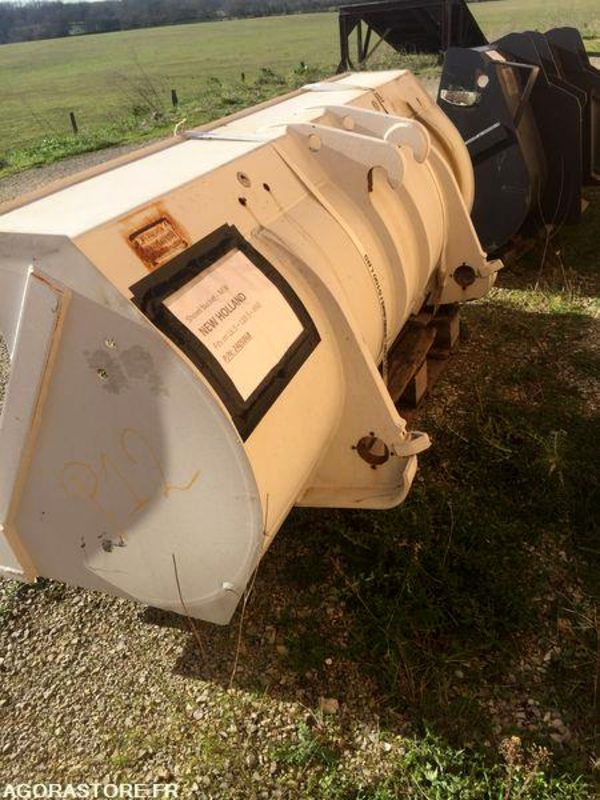 Godet neuf de chargeuse 2000mm New Holland W50, W60, W70, W80 - بكت شيول: صور 4 Godet neuf de chargeuse 2000mm New Holland W50, W60, W70, W80 - بكت شيول: صور 4