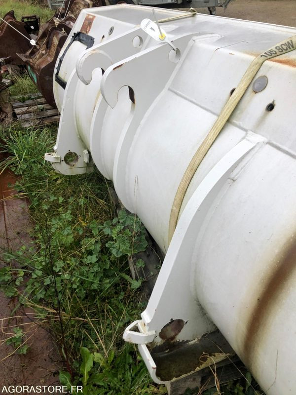 Godet neuf de chargeuse 2000mm New Holland W50, W60, W70, W80 - بكت شيول: صور 2 Godet neuf de chargeuse 2000mm New Holland W50, W60, W70, W80 - بكت شيول: صور 2