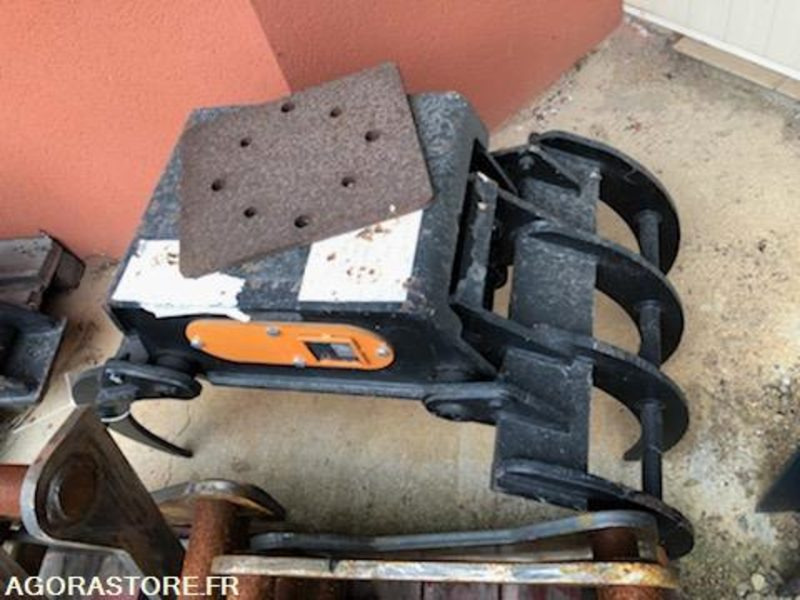 Grappin NEUF fixe sans rotation pour pelle 3 à 6 T - معدات البناء: صور 2 Grappin NEUF fixe sans rotation pour pelle 3 à 6 T - معدات البناء: صور 2