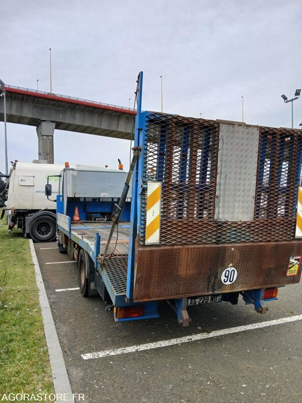IVECO 12T/PORTE ENGINS - AS228MB - 2004 / 377 166 KM - شاحنة: صور 4 IVECO 12T/PORTE ENGINS - AS228MB - 2004 / 377 166 KM - شاحنة: صور 4