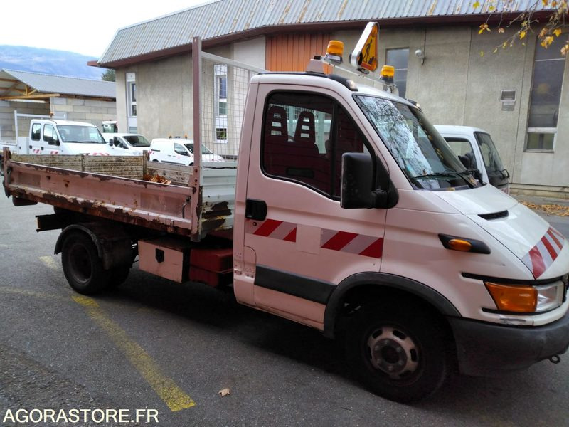 IVECO AMPLIROLL - الشاحنات الصغيرة المسطحة: صور 3 IVECO AMPLIROLL - الشاحنات الصغيرة المسطحة: صور 3