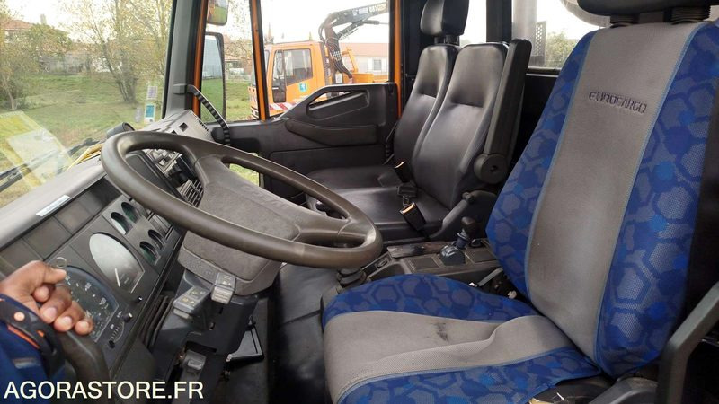 Iveco 180E24 - 2003 - 251793kms - 126BCA31 - شاحنة جرار: صور 4 Iveco 180E24 - 2003 - 251793kms - 126BCA31 - شاحنة جرار: صور 4
