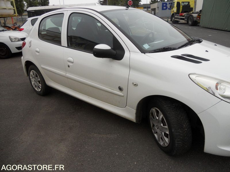 LOT 9 SLT - PEUGEOT 206+ GENERATION - سيارة: صور 2 LOT 9 SLT - PEUGEOT 206+ GENERATION - سيارة: صور 2