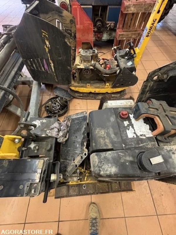 LOT DE 2 PLAQUES BOMAG BPR 60/65D/E ET BPR45/55D 2019 ET 2022 - صفائح اهتزازية: صور 3 LOT DE 2 PLAQUES BOMAG BPR 60/65D/E ET BPR45/55D 2019 ET 2022 - صفائح اهتزازية: صور 3