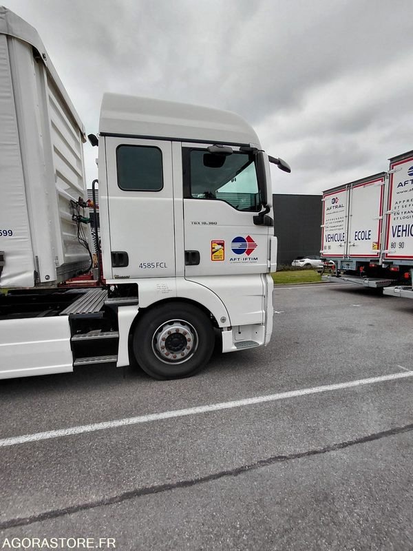 MAN tgx18.360 - 2009 - 214100 Kms - شاحنة جرار: صور 4 MAN tgx18.360 - 2009 - 214100 Kms - شاحنة جرار: صور 4