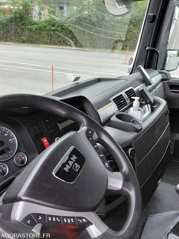 MAN tgx18.360 - 2009 - 214100 Kms - شاحنة جرار: صور 5 MAN tgx18.360 - 2009 - 214100 Kms - شاحنة جرار: صور 5