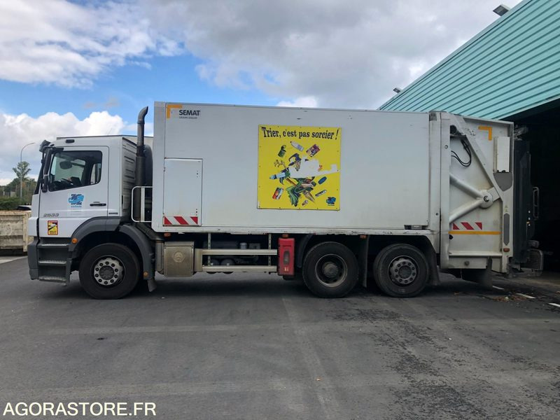 MERCEDES AXOR 26T-21m3 - 287235 kms - 2014 - شاحنة القمامة: صور 3 MERCEDES AXOR 26T-21m3 - 287235 kms - 2014 - شاحنة القمامة: صور 3