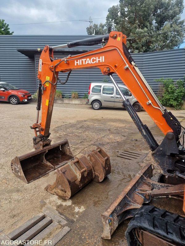 MINI PELLE HYDRAULIQUE SUR CHENILLES CAOUTCHOUC HITACHI ZX26U DIESEL 19.7CV 2017 - حفارة مصغرة: صور 5 MINI PELLE HYDRAULIQUE SUR CHENILLES CAOUTCHOUC HITACHI ZX26U DIESEL 19.7CV 2017 - حفارة مصغرة: صور 5