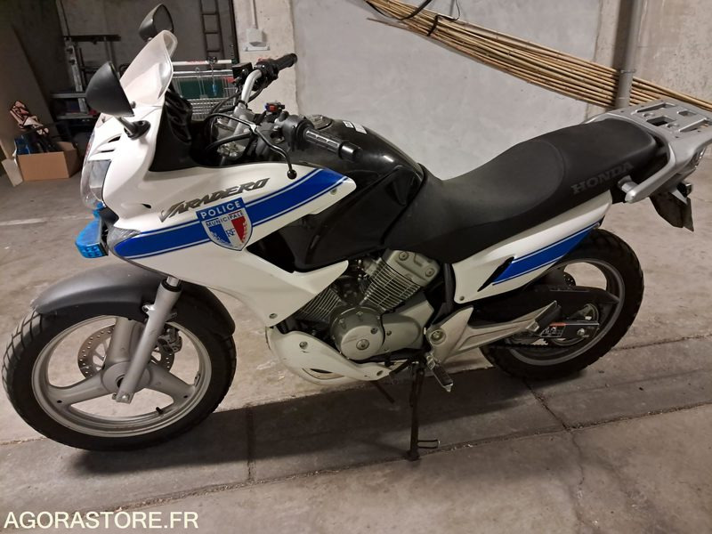 MOTO HONDA VARADERO 125 - دراجة بخارية: صور 1 MOTO HONDA VARADERO 125 - دراجة بخارية: صور 1