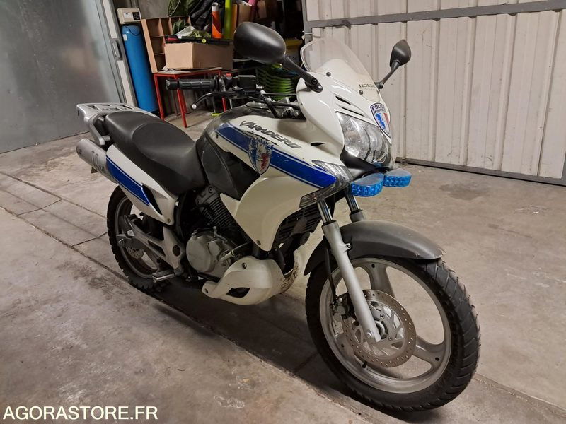 MOTO HONDA VARADERO 125 - دراجة بخارية: صور 2 MOTO HONDA VARADERO 125 - دراجة بخارية: صور 2