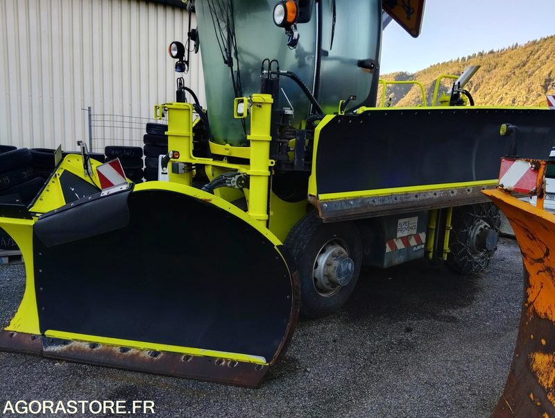 Matériel de déneigement RIDERTRACK CHAPTRAC 230 - جرافة ثلج: صور 1 Matériel de déneigement RIDERTRACK CHAPTRAC 230 - جرافة ثلج: صور 1