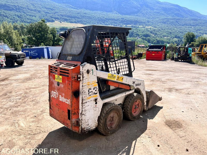 Mini-chargeuse Bobcat 463 - 2001 - 3055 heures - لودر: صور 4 Mini-chargeuse Bobcat 463 - 2001 - 3055 heures - لودر: صور 4