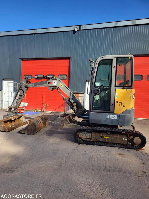 Mini pelle Volvo ecr25d - حفارة مصغرة: صور 1 Mini pelle Volvo ecr25d - حفارة مصغرة: صور 1