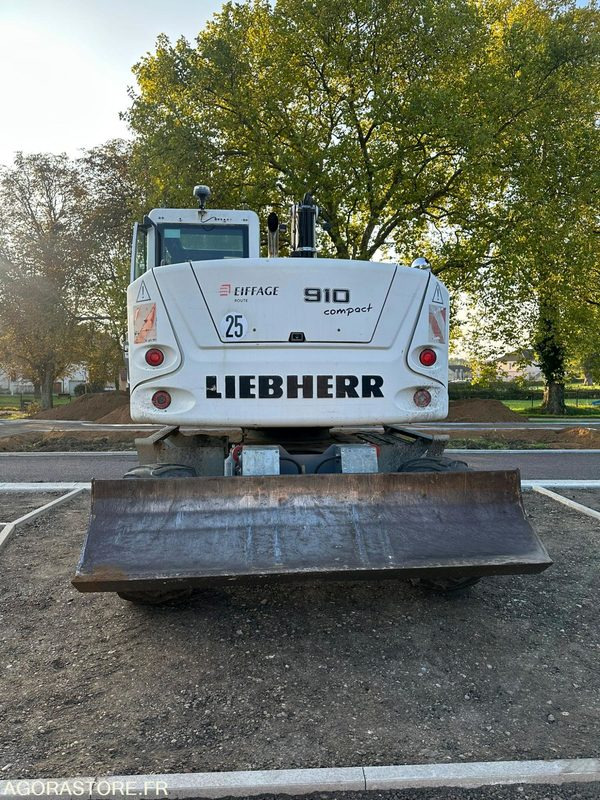 PELLES SUR PNEUS - LIEBHERR - A910 COMPACT- 2014 / 10242 HEURES (M40280) - حفارة: صور 3 PELLES SUR PNEUS - LIEBHERR - A910 COMPACT- 2014 / 10242 HEURES (M40280) - حفارة: صور 3