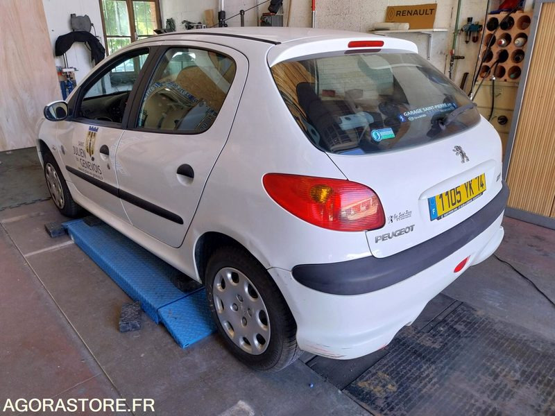 PEUGEOT 206 101700kms - 2005 - سيارة: صور 2 PEUGEOT 206 101700kms - 2005 - سيارة: صور 2