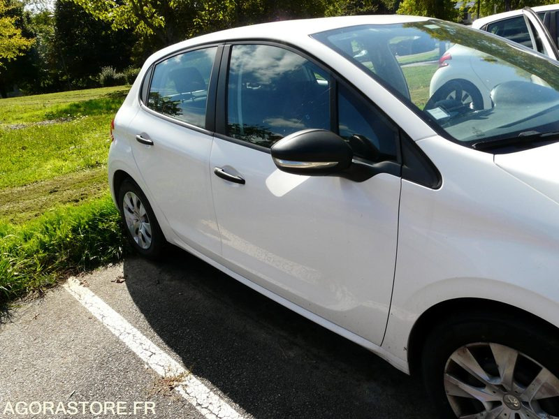 PEUGEOT 208 DX190CZ - سيارة: صور 2 PEUGEOT 208 DX190CZ - سيارة: صور 2