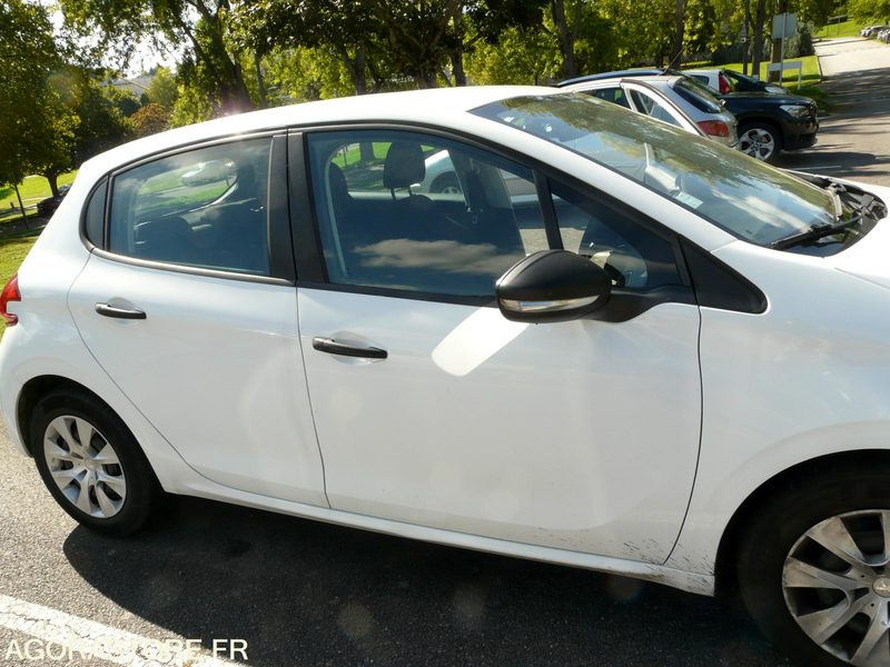 PEUGEOT 208 DX201CZ - سيارة: صور 2 PEUGEOT 208 DX201CZ - سيارة: صور 2