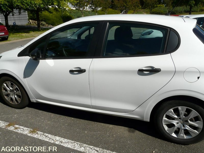 PEUGEOT 208 DX201CZ - سيارة: صور 4 PEUGEOT 208 DX201CZ - سيارة: صور 4
