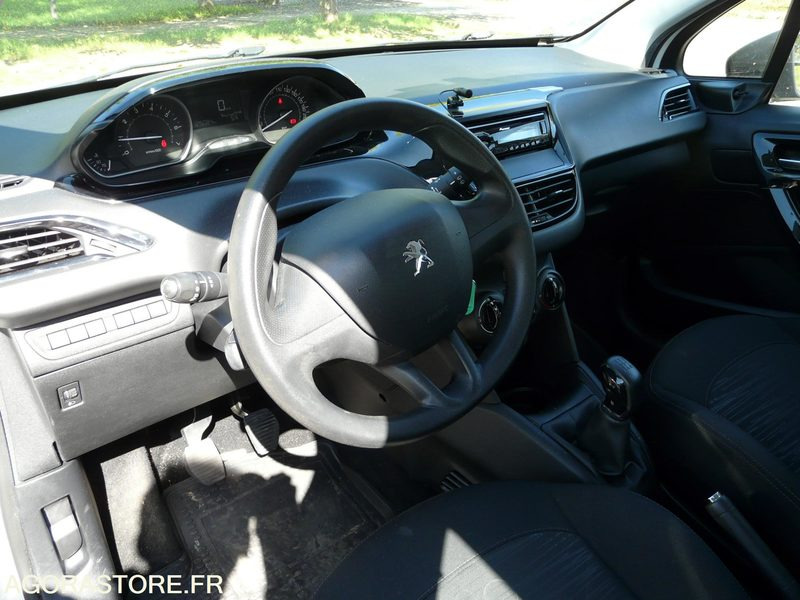 PEUGEOT 208 DX207CZ - سيارة: صور 5 PEUGEOT 208 DX207CZ - سيارة: صور 5