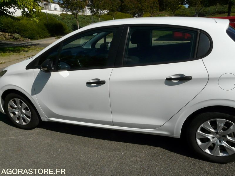 PEUGEOT 208 DX207CZ - سيارة: صور 4 PEUGEOT 208 DX207CZ - سيارة: صور 4