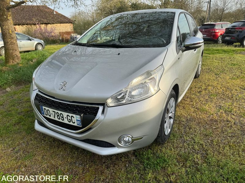 PEUGEOT 208 STYLE- 1.2 VTI 82 CV - 144 100 KM - سيارة: صور 2 PEUGEOT 208 STYLE- 1.2 VTI 82 CV - 144 100 KM - سيارة: صور 2