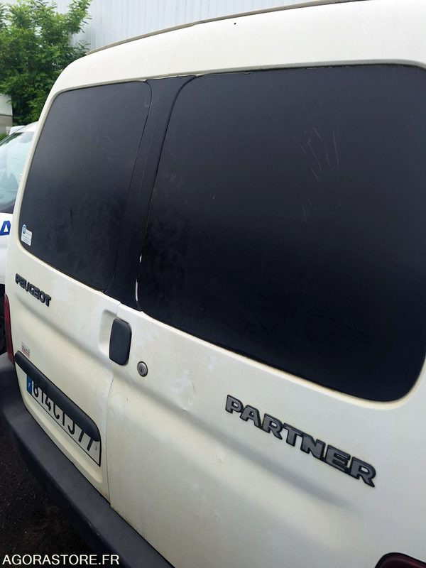 PEUGEOT PARTNER - 2002 - 156627 Kms - فان المدمجة: صور 5 PEUGEOT PARTNER - 2002 - 156627 Kms - فان المدمجة: صور 5