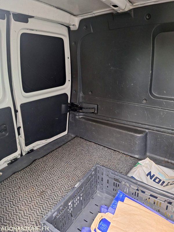 PEUGEOT PARTNER - 2002 - 156627 Kms - فان المدمجة: صور 4 PEUGEOT PARTNER - 2002 - 156627 Kms - فان المدمجة: صور 4