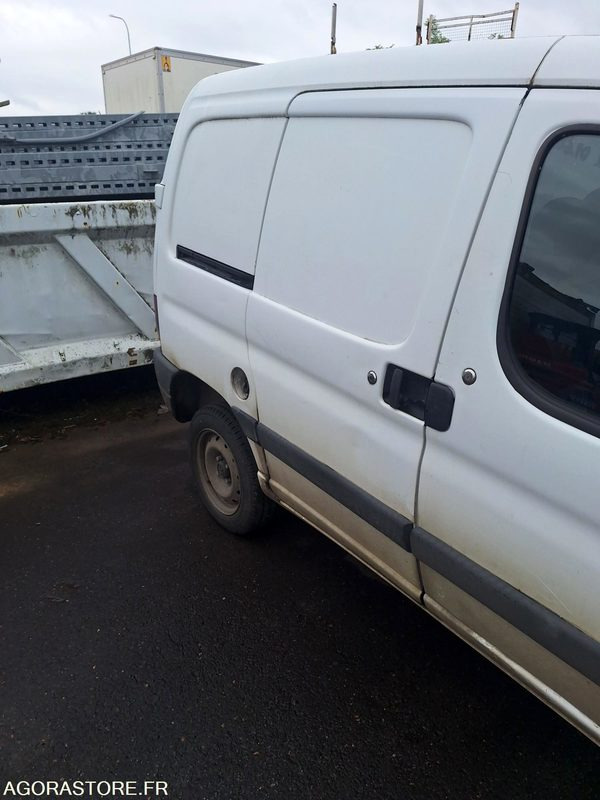 PEUGEOT PARTNER - 2002 - 156627 Kms - فان المدمجة: صور 2 PEUGEOT PARTNER - 2002 - 156627 Kms - فان المدمجة: صور 2