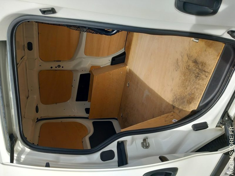 Peugeot Bipper 1.3 HDi FAP 75 cv - 113 000 km - MOTEUR HS - CK-682-DE - فان المدمجة: صور 4 Peugeot Bipper 1.3 HDi FAP 75 cv - 113 000 km - MOTEUR HS - CK-682-DE - فان المدمجة: صور 4