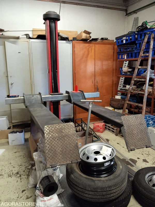 Pont électromécanique mono-colonne - الأدوات والمعدات: صور 1 Pont électromécanique mono-colonne - الأدوات والمعدات: صور 1