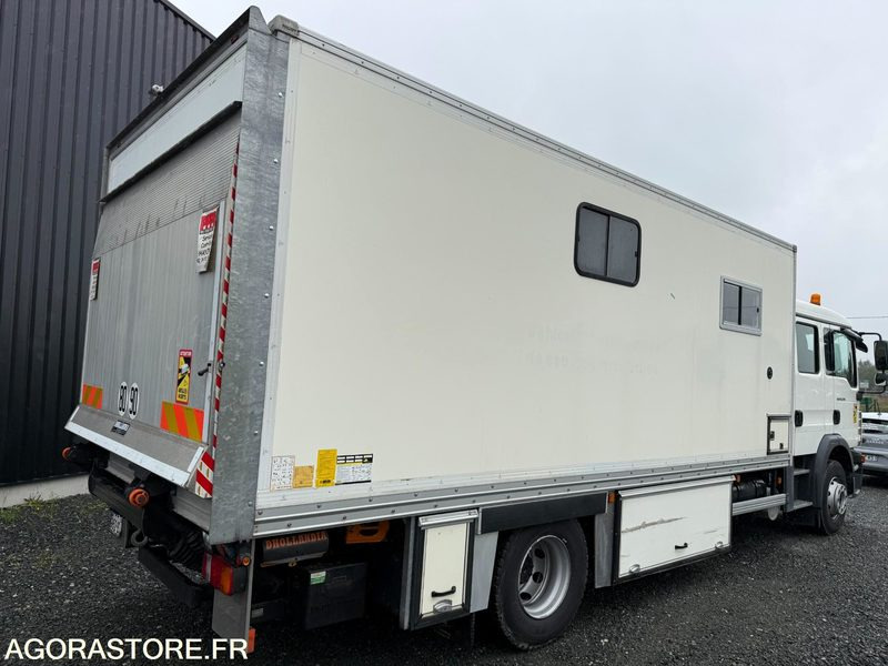 Porteur MAN TGM 15.250 cabine 7 places caisson base vie atelier hayon - 20500KM- - بصندوق مغلق شاحنة: صور 2 Porteur MAN TGM 15.250 cabine 7 places caisson base vie atelier hayon - 20500KM- - بصندوق مغلق شاحنة: صور 2