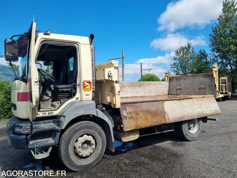 RENAULT 4x2 - KERAX 320 DCI BIBENNE GRAVILLONNEUR - 2006 / 331670 KM - شاحنة: صور 5 RENAULT 4x2 - KERAX 320 DCI BIBENNE GRAVILLONNEUR - 2006 / 331670 KM - شاحنة: صور 5
