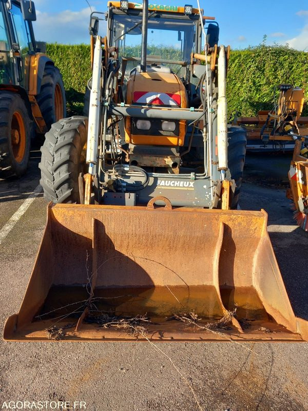 RENAULT CERES 335 AVEC CHARGEUR FAUCHEUX F2 (E2453-E3482) - جرار: صور 1 RENAULT CERES 335 AVEC CHARGEUR FAUCHEUX F2 (E2453-E3482) - جرار: صور 1