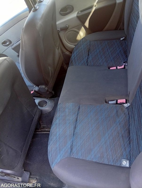 RENAULT CLIO 2005 156000km - سيارة: صور 5 RENAULT CLIO 2005 156000km - سيارة: صور 5