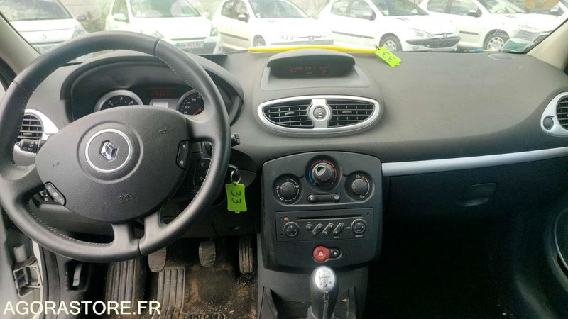 RENAULT CLIO - 2008 - 139089kms - سيارة: صور 5 RENAULT CLIO - 2008 - 139089kms - سيارة: صور 5