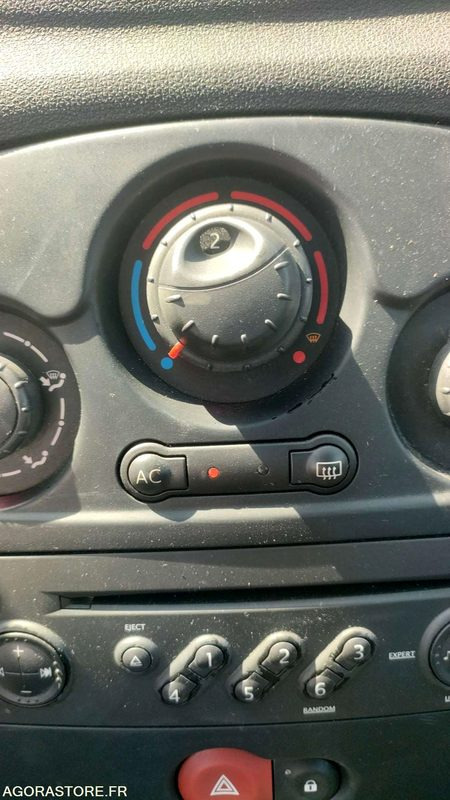 RENAULT CLIO - 2008 - 182854kms - سيارة: صور 5 RENAULT CLIO - 2008 - 182854kms - سيارة: صور 5