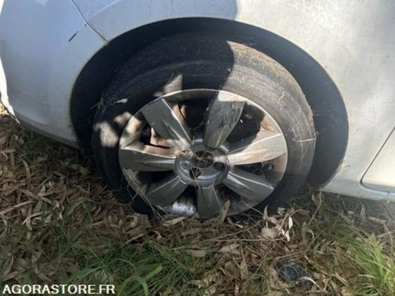 RENAULT CLIO - 2008 - 260000KM - 3664GX2A - سيارة: صور 4 RENAULT CLIO - 2008 - 260000KM - 3664GX2A - سيارة: صور 4