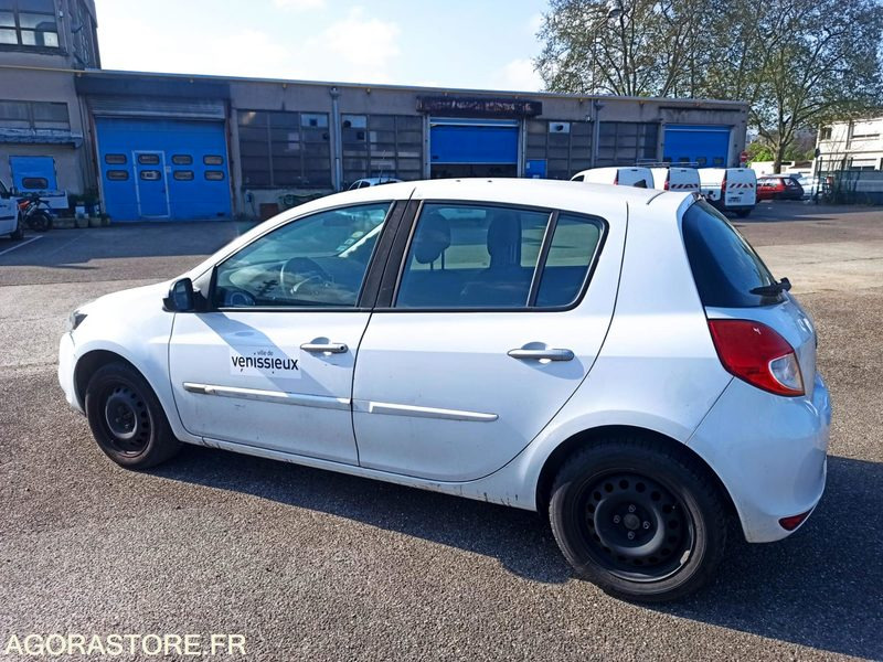 RENAULT CLIO 3 5 PORTES 5 PLACES 1.5 DCI 88CH 2011 58682KM - سيارة: صور 3 RENAULT CLIO 3 5 PORTES 5 PLACES 1.5 DCI 88CH 2011 58682KM - سيارة: صور 3