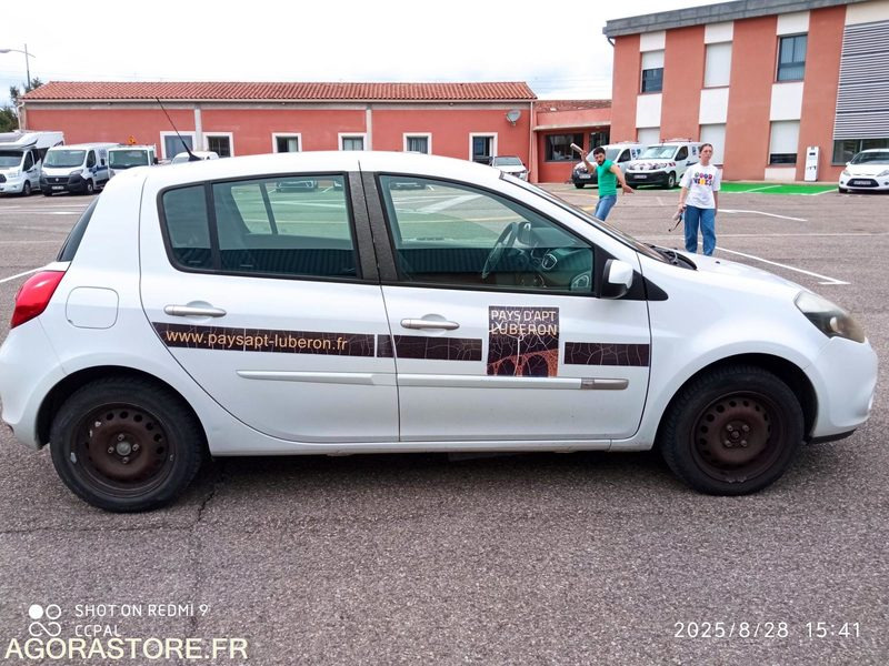 RENAULT CLIO 5 PLACES - سيارة: صور 2 RENAULT CLIO 5 PLACES - سيارة: صور 2