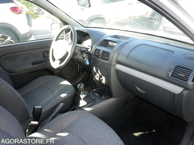 RENAULT CLIO CAMPUS ESSENCE 1.2 16V - سيارة: صور 5 RENAULT CLIO CAMPUS ESSENCE 1.2 16V - سيارة: صور 5