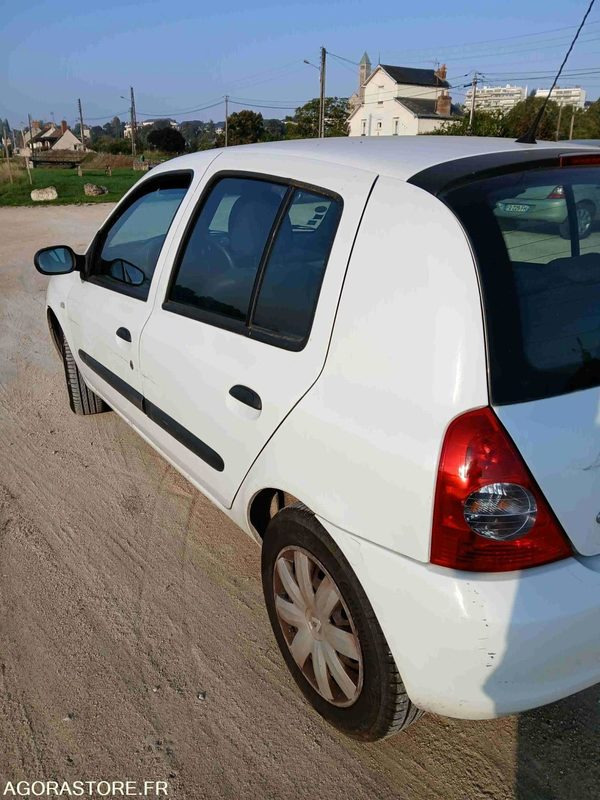 RENAULT CLIO II 1.5 DCI DE 2008 - سيارة: صور 4 RENAULT CLIO II 1.5 DCI DE 2008 - سيارة: صور 4